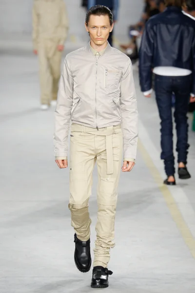 Look 17